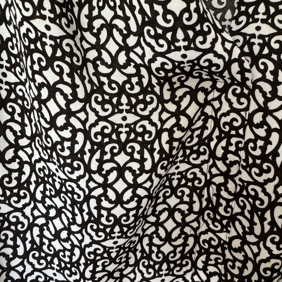Laundry by Shelli Segal Black and White Patterned Blouse - Picture 3 of 7